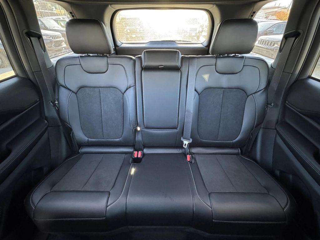 new 2025 Jeep Grand Cherokee car, priced at $38,625