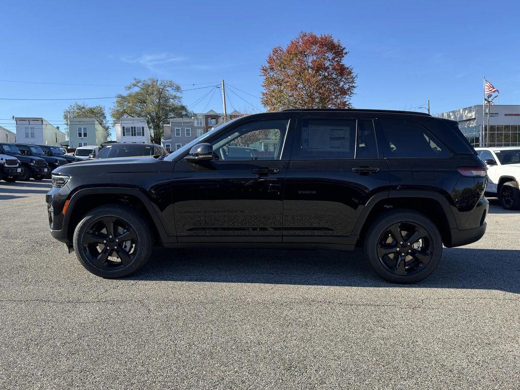 new 2025 Jeep Grand Cherokee car, priced at $38,625