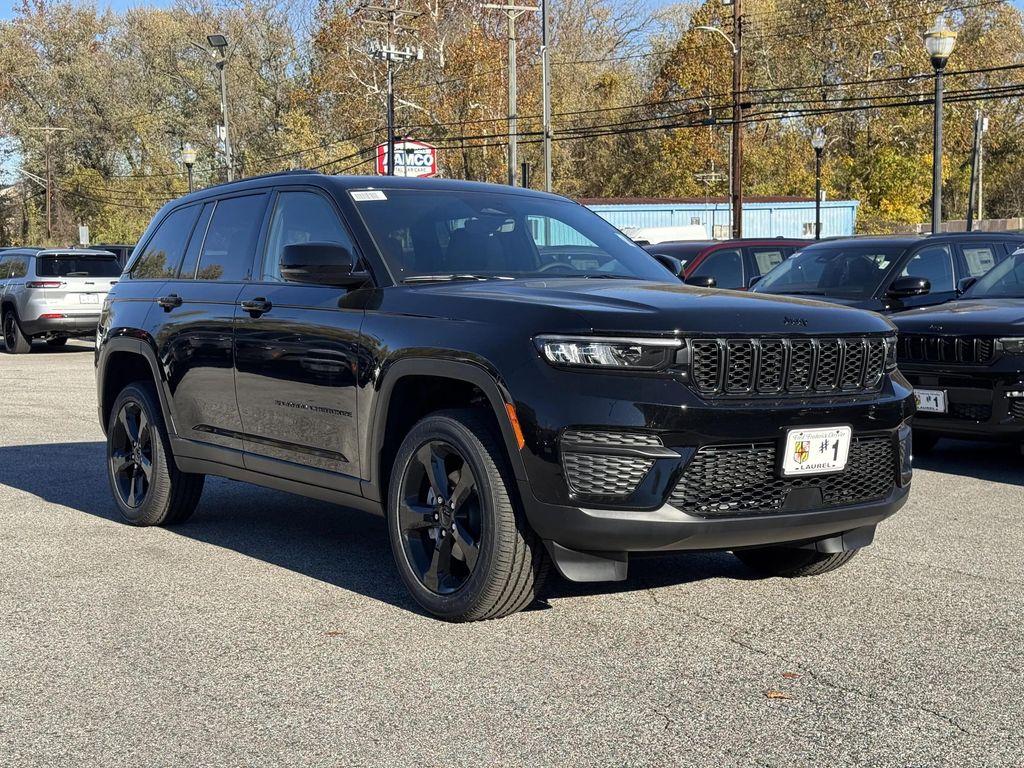 new 2025 Jeep Grand Cherokee car, priced at $38,625