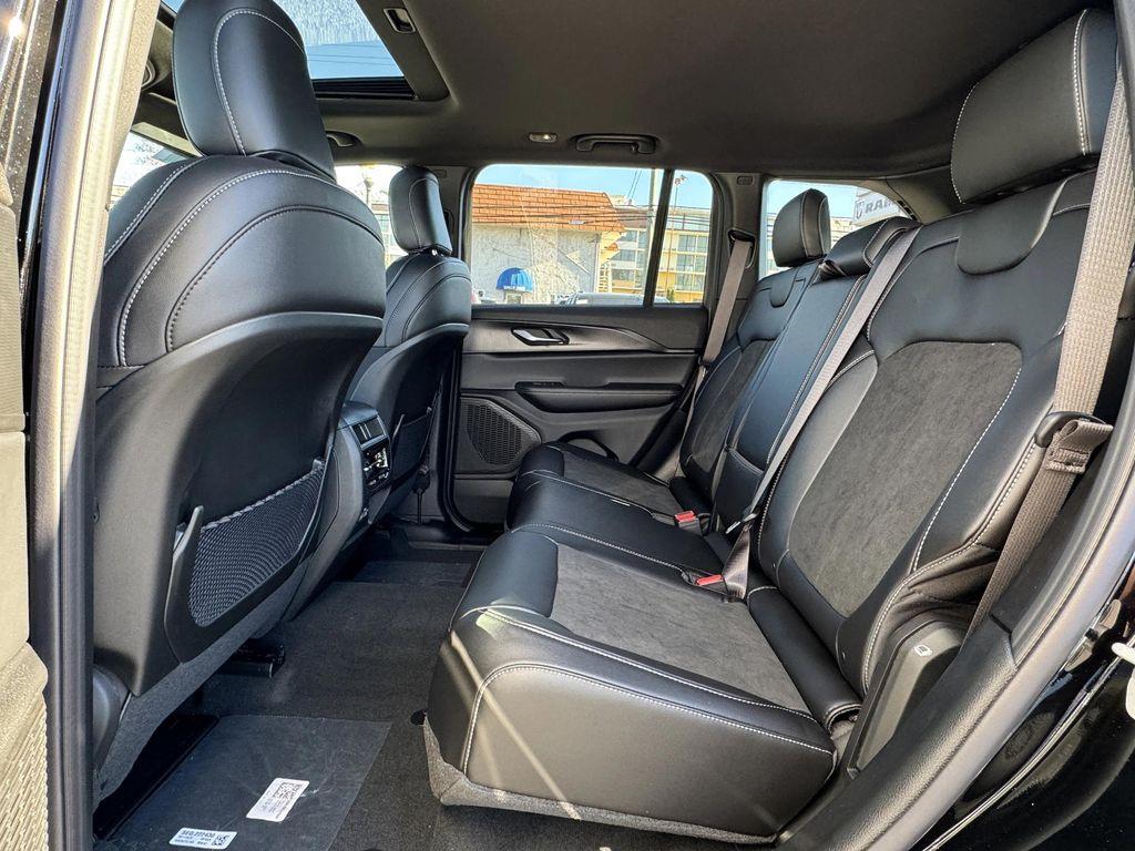 new 2025 Jeep Grand Cherokee car, priced at $38,625