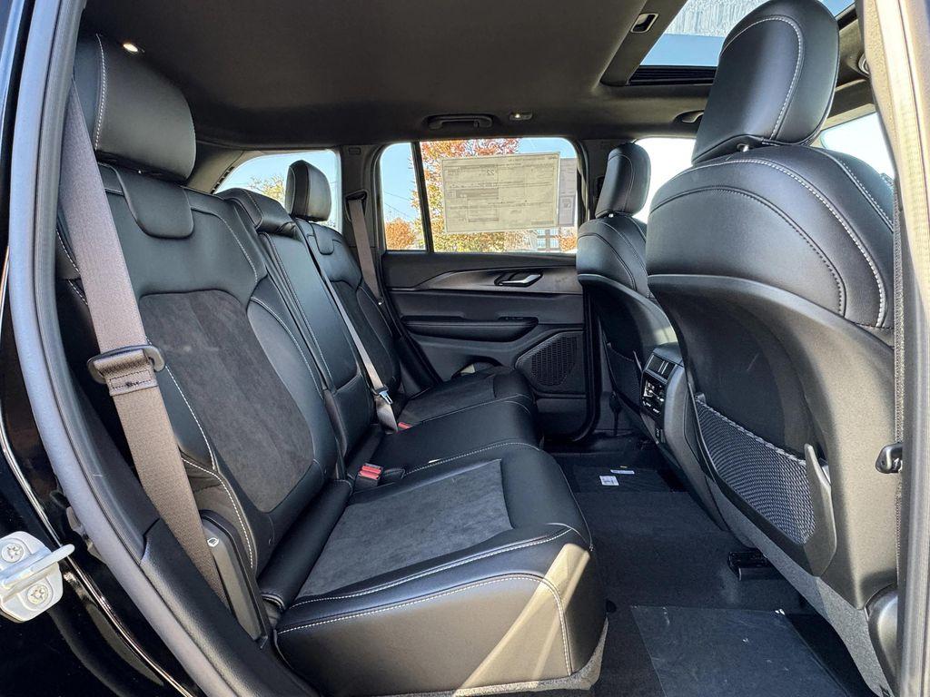 new 2025 Jeep Grand Cherokee car, priced at $38,625