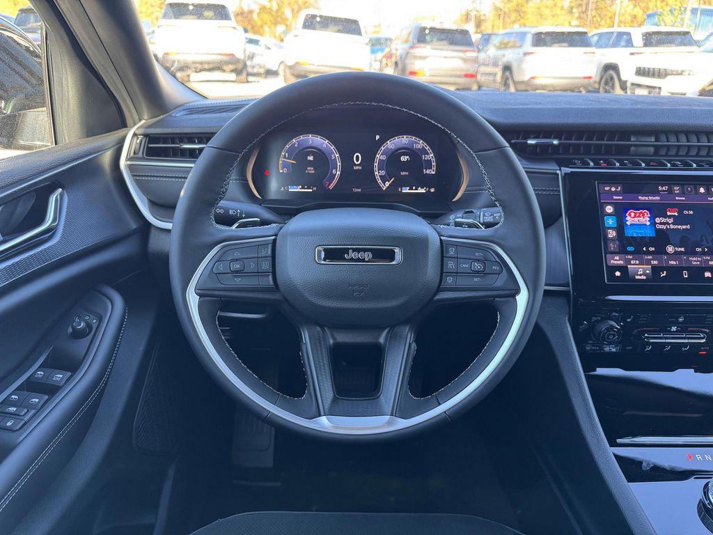 new 2025 Jeep Grand Cherokee car, priced at $38,625