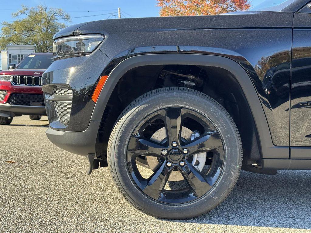 new 2025 Jeep Grand Cherokee car, priced at $38,625