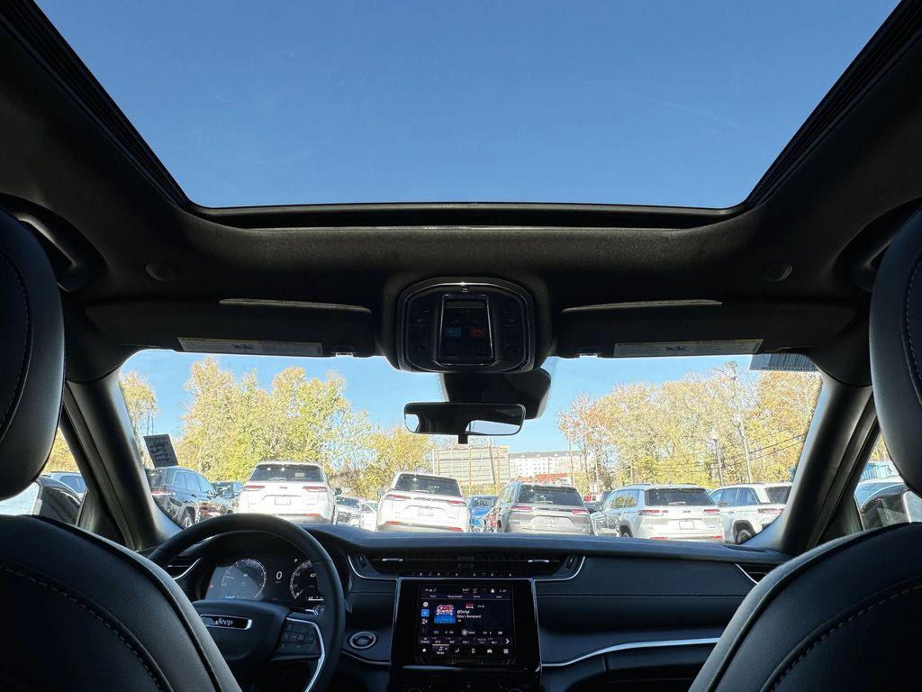 new 2025 Jeep Grand Cherokee car, priced at $38,625