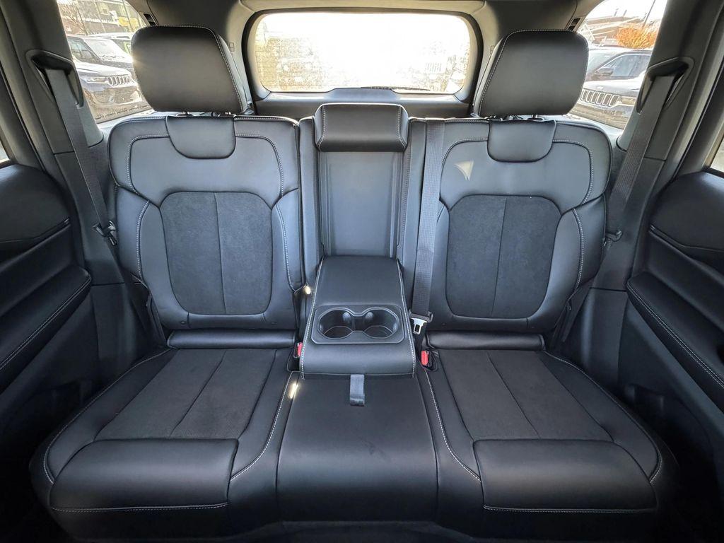 new 2025 Jeep Grand Cherokee car, priced at $38,625