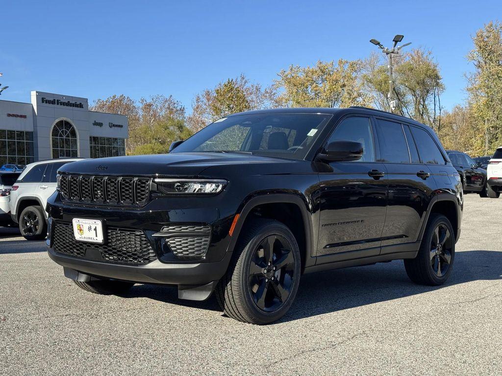 new 2025 Jeep Grand Cherokee car, priced at $38,625