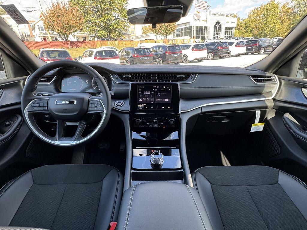 new 2025 Jeep Grand Cherokee car, priced at $38,625