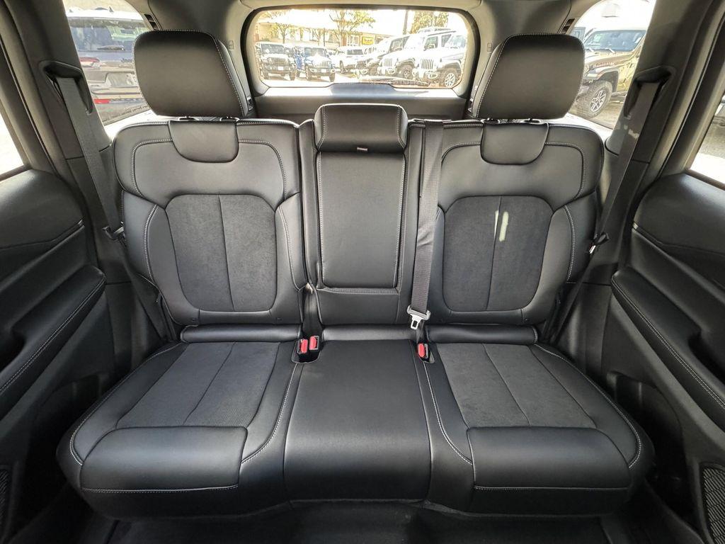 new 2025 Jeep Grand Cherokee car, priced at $38,625