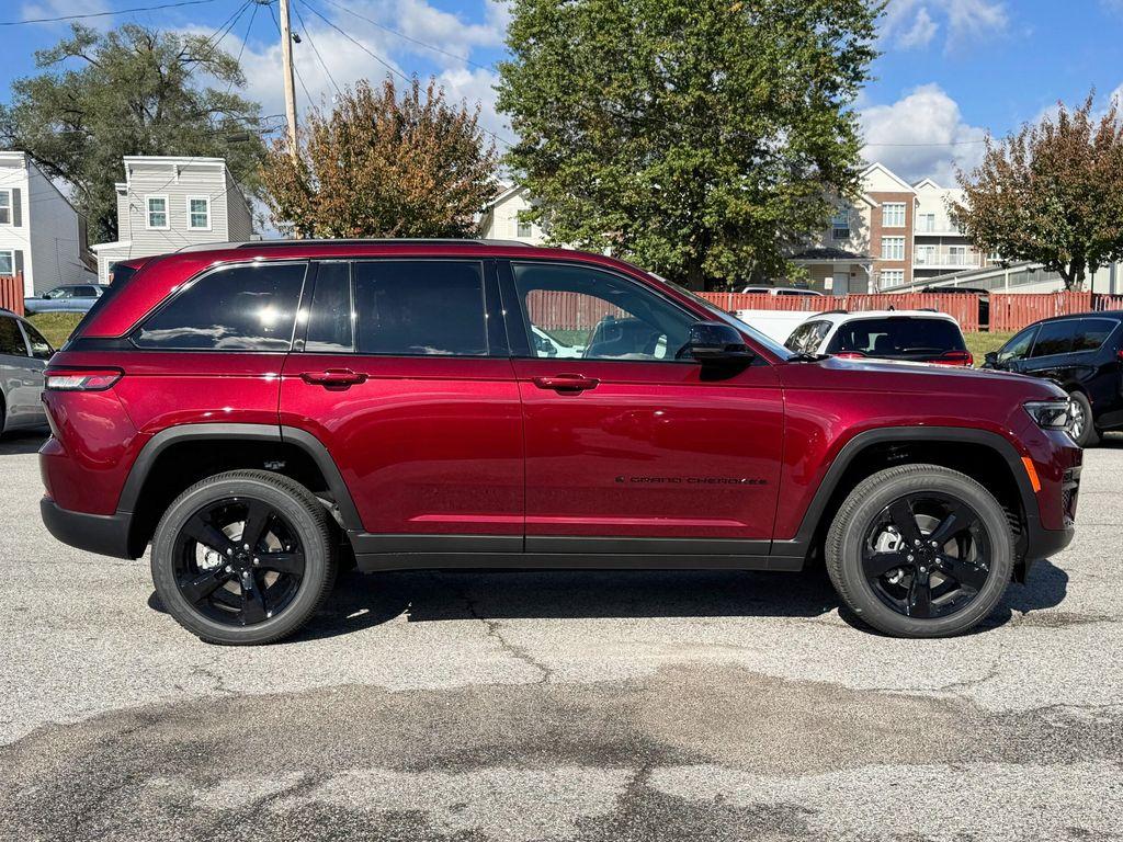 new 2025 Jeep Grand Cherokee car, priced at $38,625