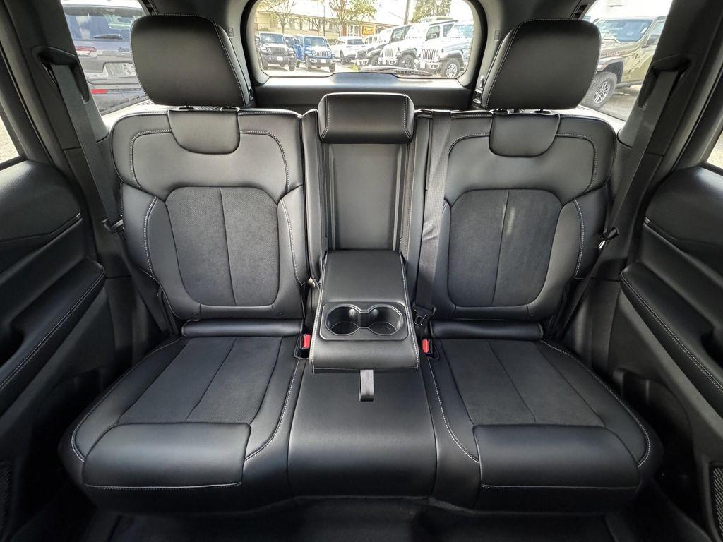 new 2025 Jeep Grand Cherokee car, priced at $38,625