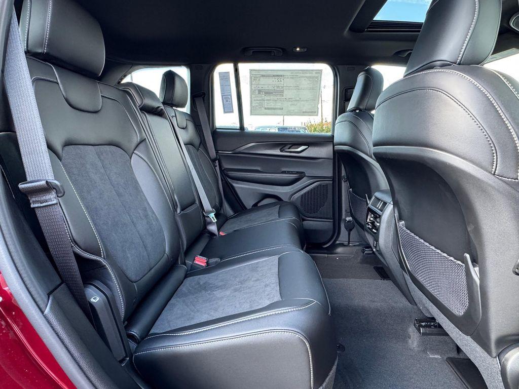 new 2025 Jeep Grand Cherokee car, priced at $38,625