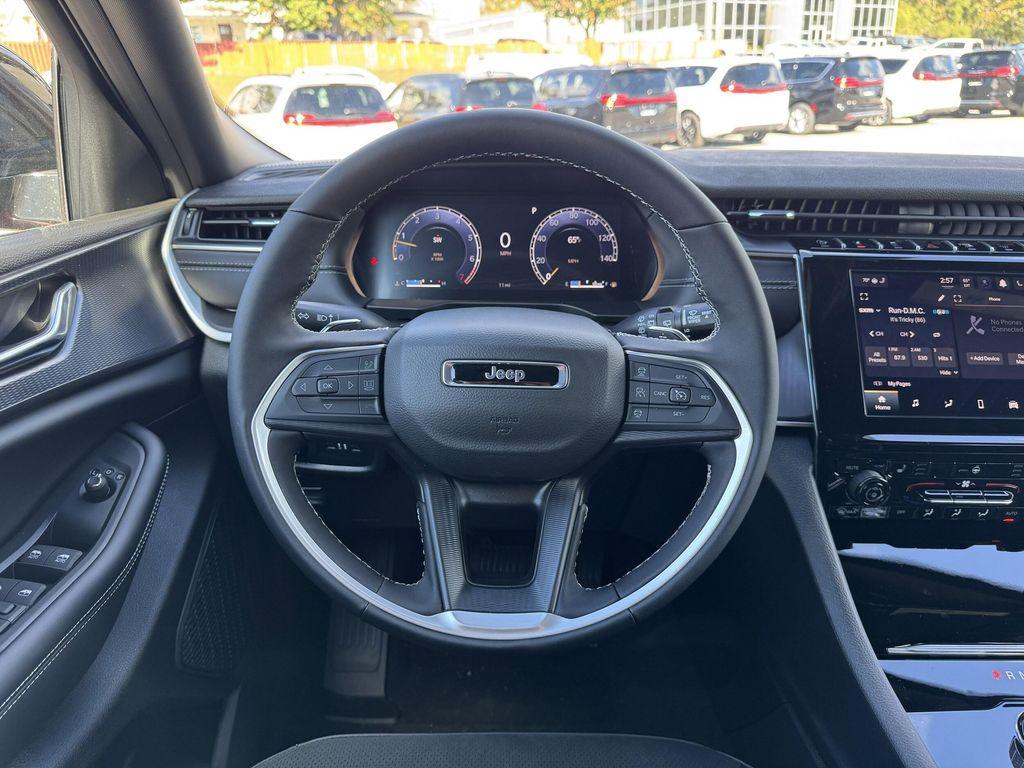 new 2025 Jeep Grand Cherokee car, priced at $38,625