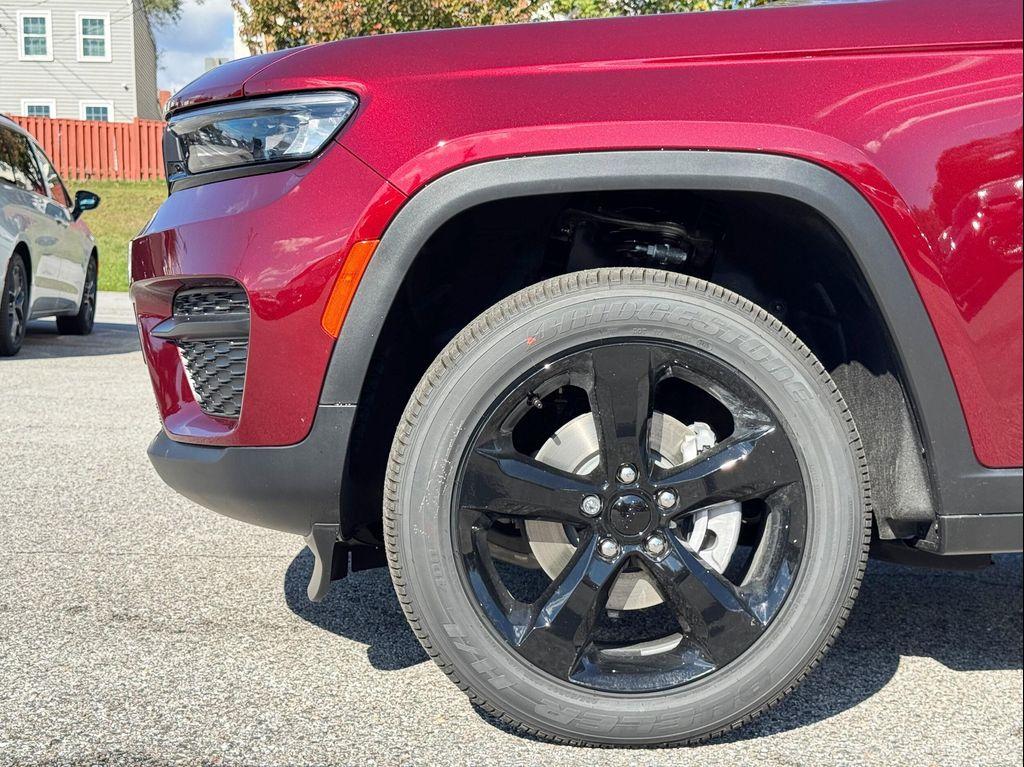 new 2025 Jeep Grand Cherokee car, priced at $38,625
