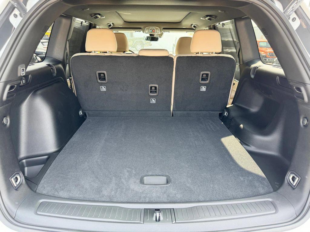 new 2025 Jeep Grand Cherokee car, priced at $45,590