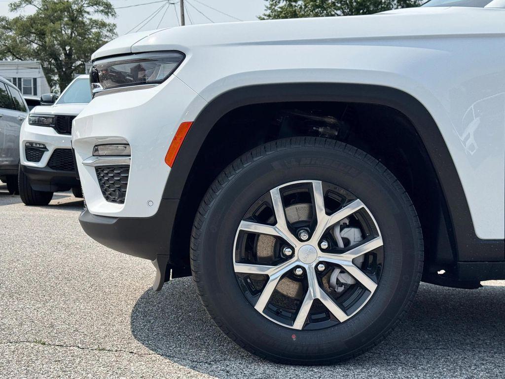 new 2025 Jeep Grand Cherokee car, priced at $45,590