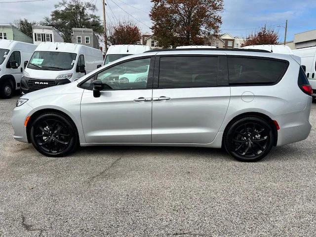 new 2024 Chrysler Pacifica car, priced at $47,029