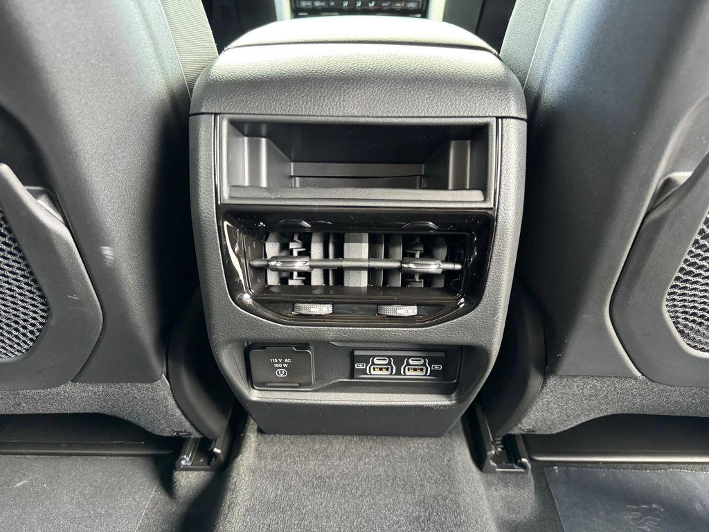 new 2025 Jeep Grand Cherokee car, priced at $39,625