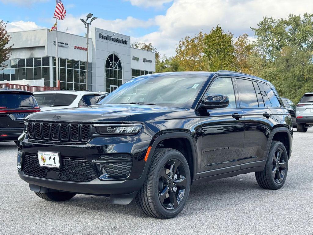 new 2025 Jeep Grand Cherokee car, priced at $39,625