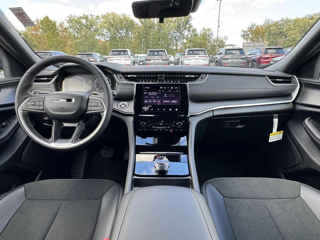 new 2025 Jeep Grand Cherokee car, priced at $39,625