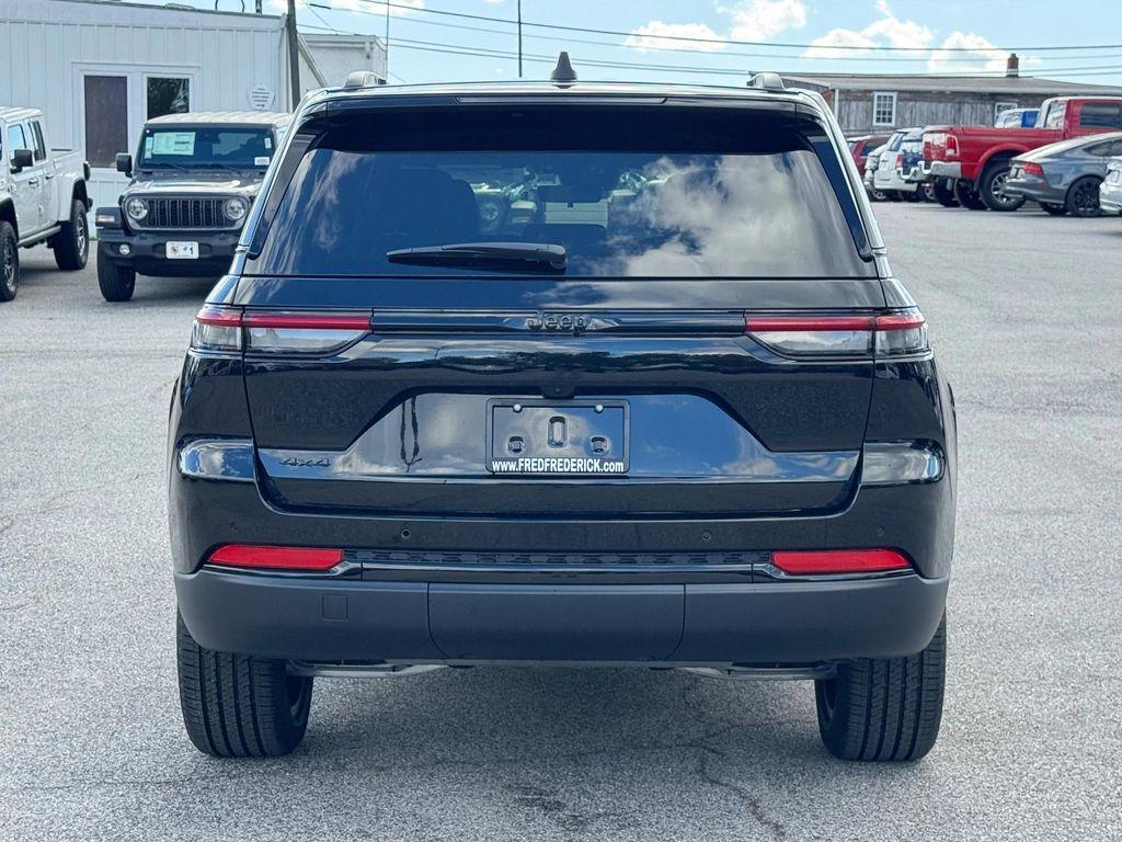 new 2025 Jeep Grand Cherokee car, priced at $39,625