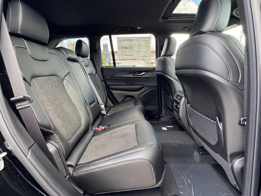 new 2025 Jeep Grand Cherokee car, priced at $39,625