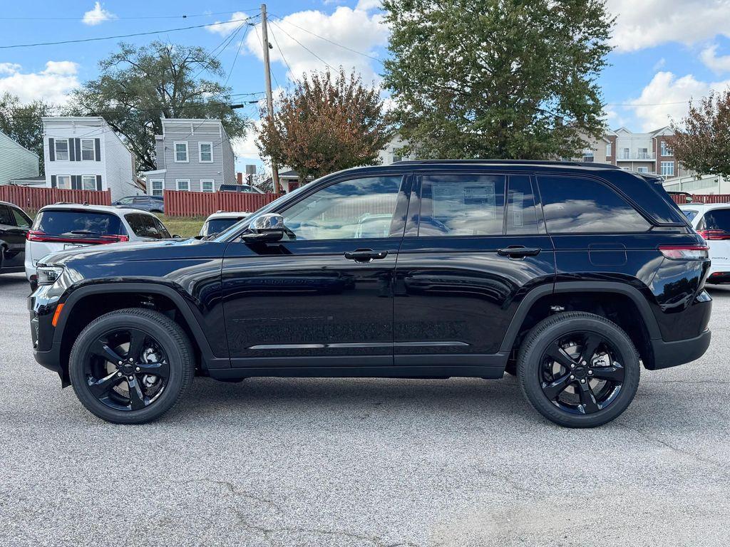 new 2025 Jeep Grand Cherokee car, priced at $39,625