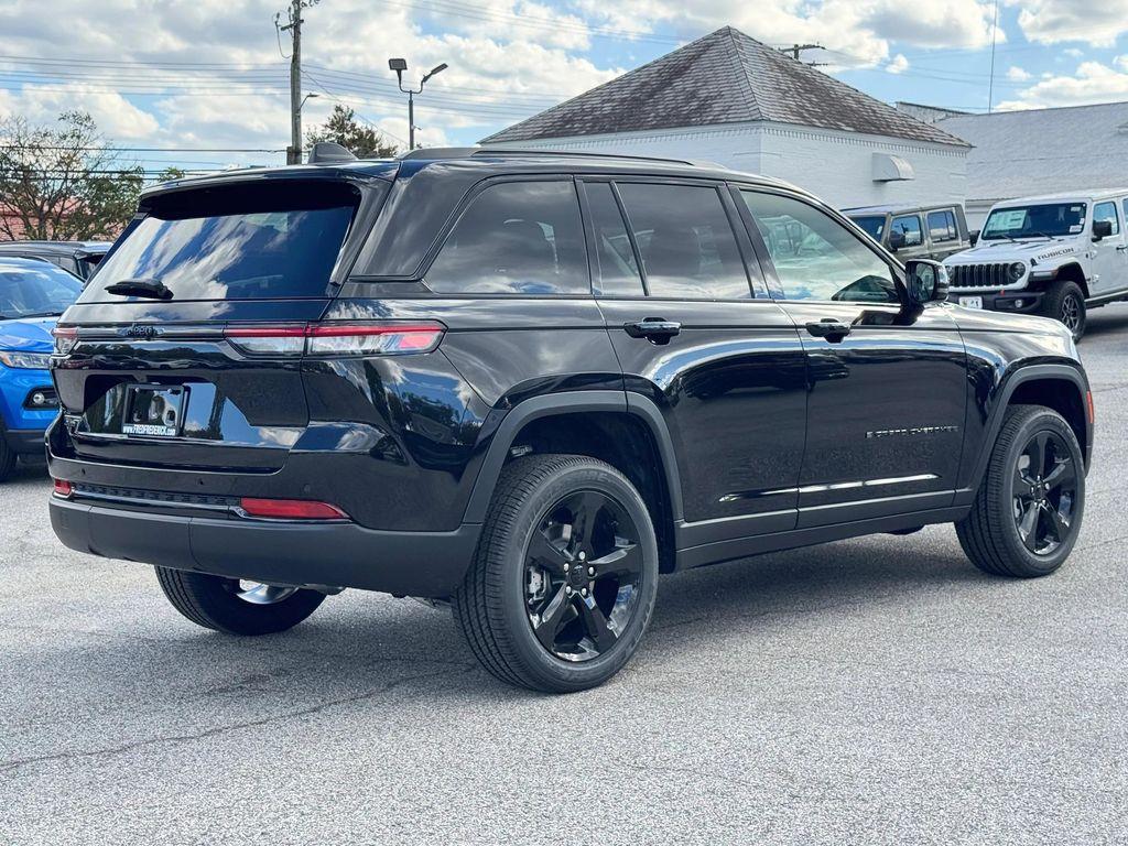 new 2025 Jeep Grand Cherokee car, priced at $39,625