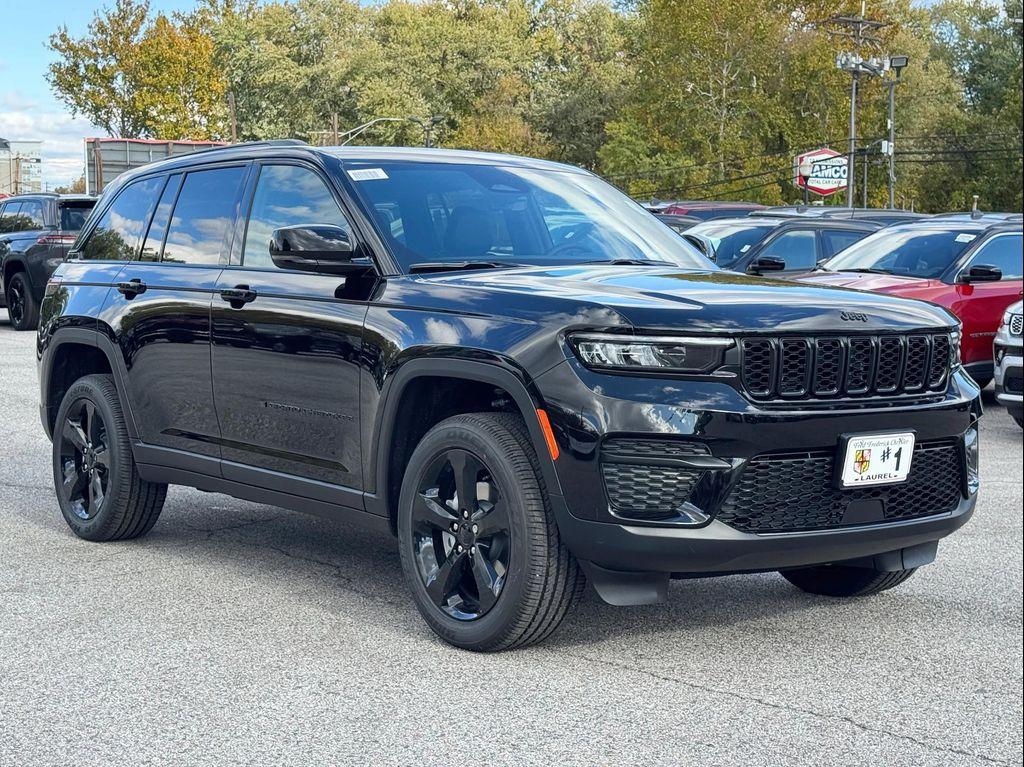 new 2025 Jeep Grand Cherokee car, priced at $39,625