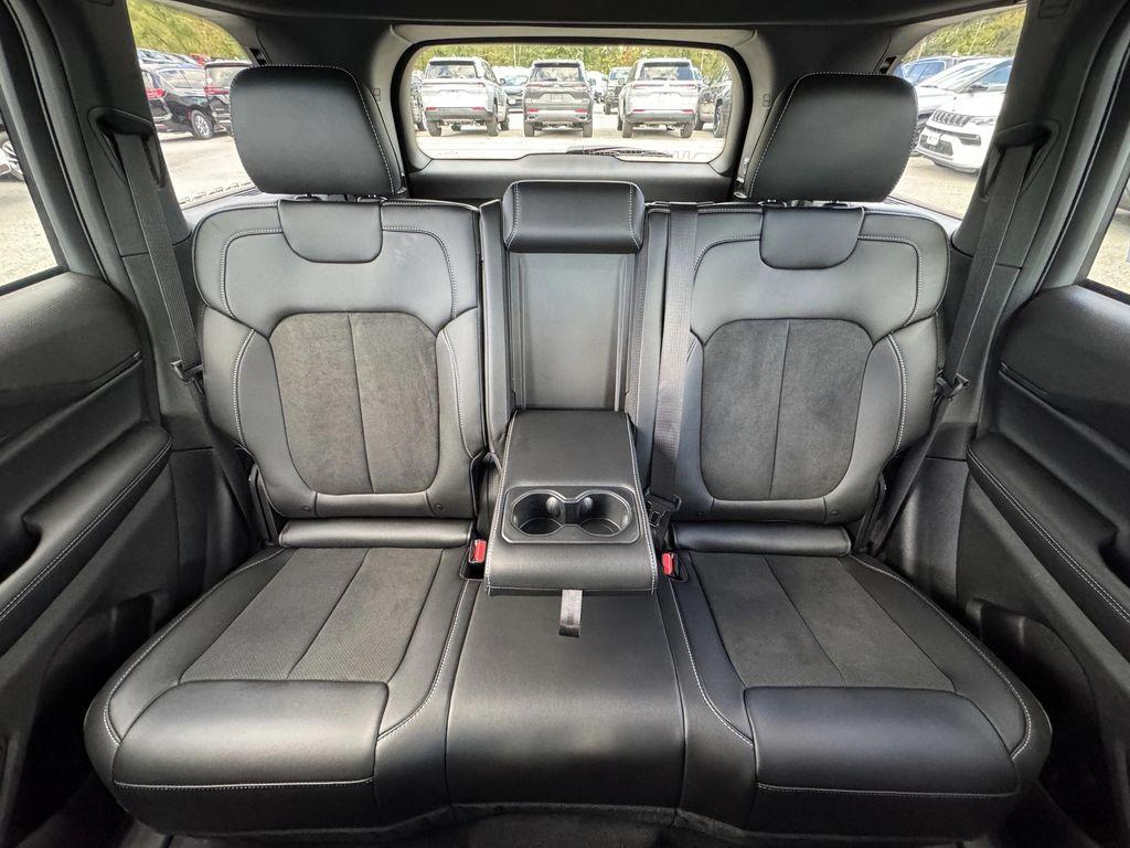 new 2025 Jeep Grand Cherokee car, priced at $39,625