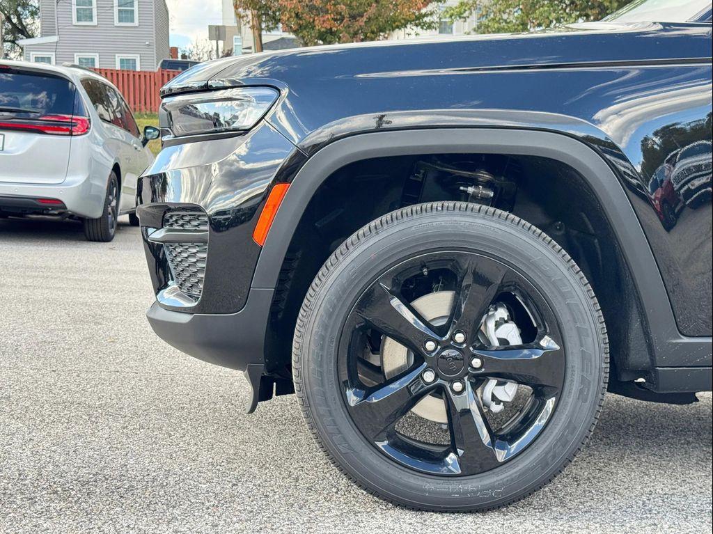 new 2025 Jeep Grand Cherokee car, priced at $39,625