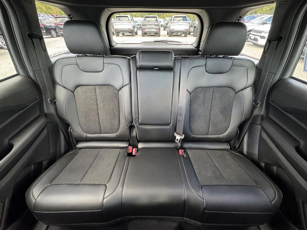 new 2025 Jeep Grand Cherokee car, priced at $39,625