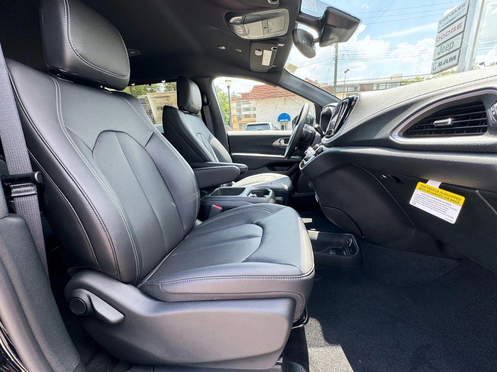 new 2025 Chrysler Pacifica car, priced at $39,675