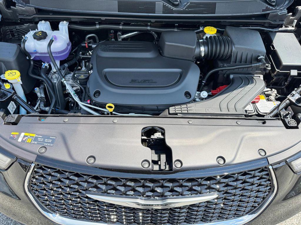 new 2025 Chrysler Pacifica car, priced at $39,675