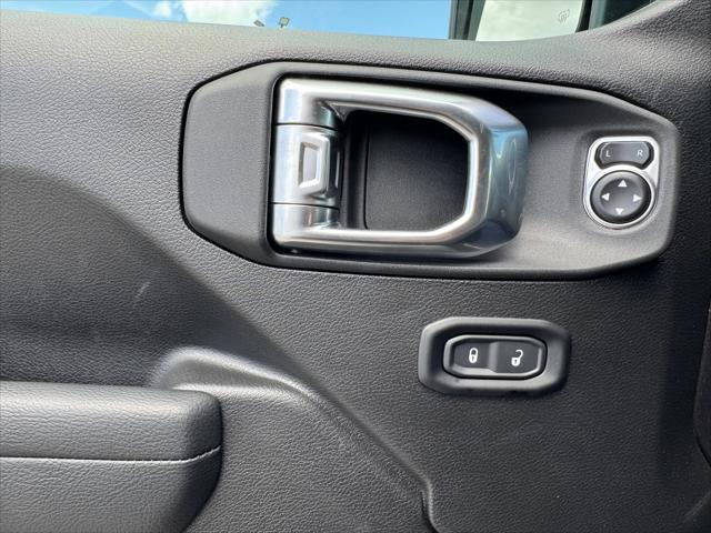 new 2025 Jeep Wrangler car, priced at $43,946