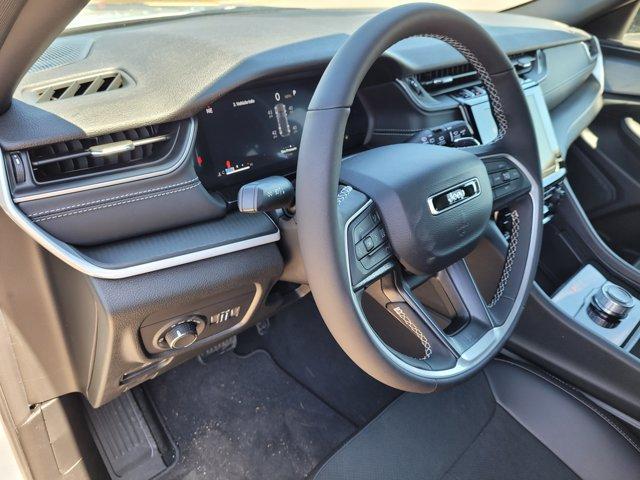 new 2025 Jeep Grand Cherokee car, priced at $44,197