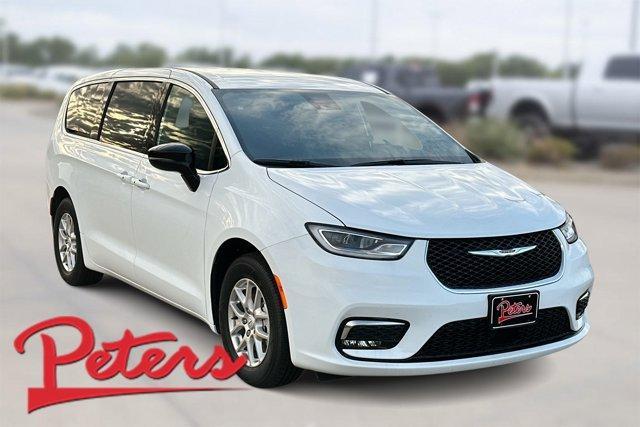 new 2026 Chrysler Pacifica car, priced at $38,571