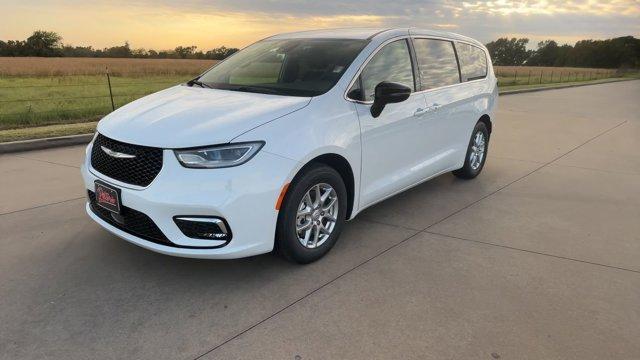 new 2026 Chrysler Pacifica car, priced at $38,571