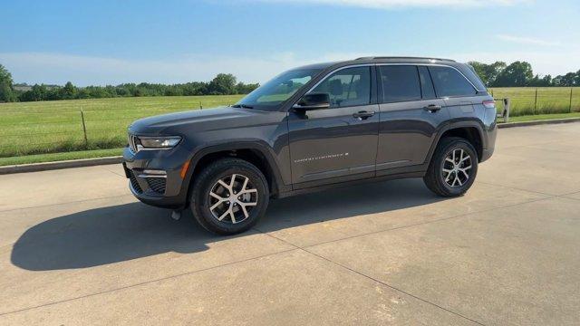 new 2024 Jeep Grand Cherokee car, priced at $45,295