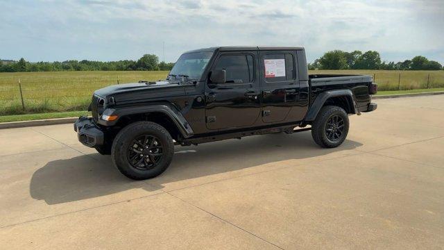 used 2022 Jeep Gladiator car, priced at $34,000