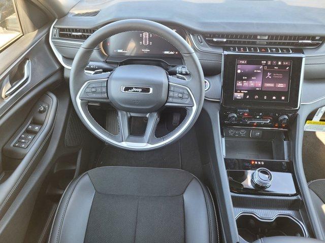 new 2025 Jeep Grand Cherokee car, priced at $45,542