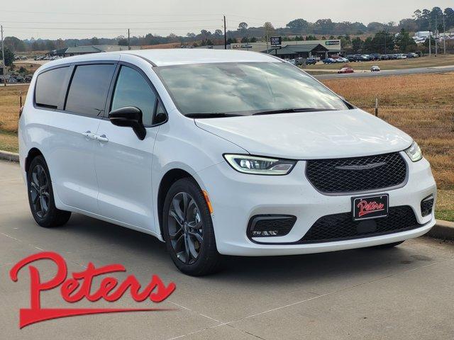 new 2026 Chrysler Pacifica car, priced at $43,614