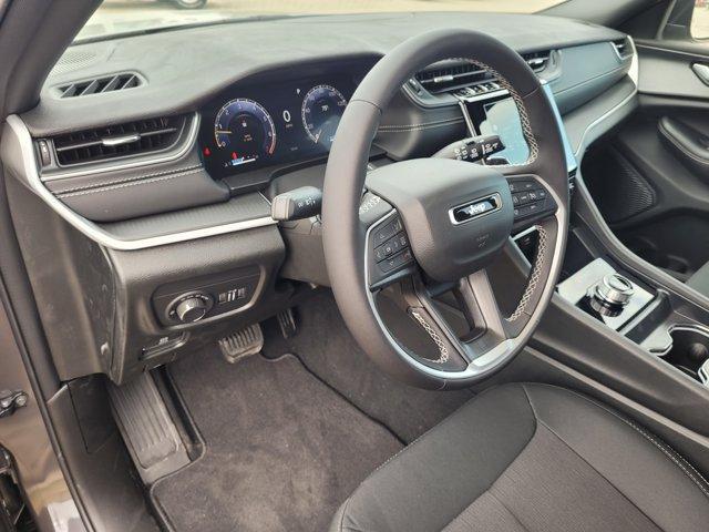 new 2025 Jeep Grand Cherokee car, priced at $34,995