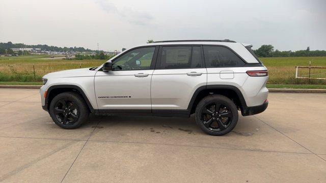 new 2025 Jeep Grand Cherokee car, priced at $46,879