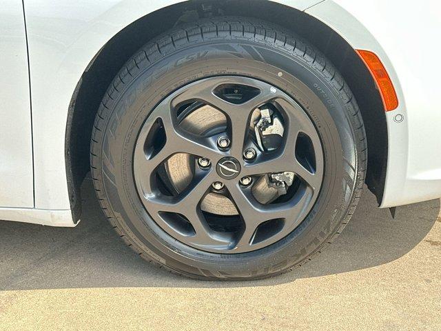 used 2022 Chrysler Pacifica Hybrid car, priced at $24,995