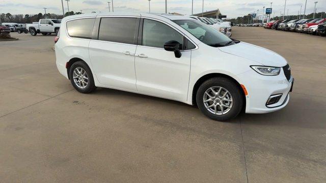 new 2024 Chrysler Pacifica car, priced at $45,245