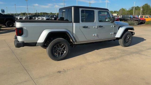 new 2024 Jeep Gladiator car, priced at $41,995