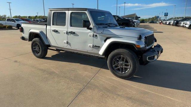 new 2024 Jeep Gladiator car, priced at $41,995