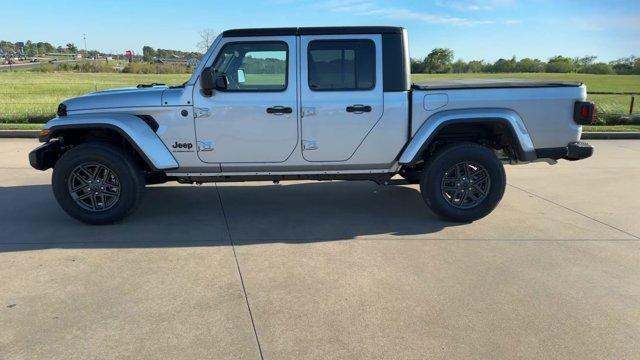 new 2024 Jeep Gladiator car, priced at $41,995