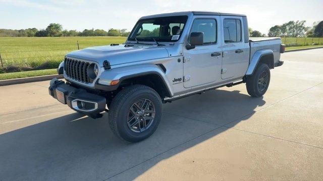 new 2024 Jeep Gladiator car, priced at $41,995