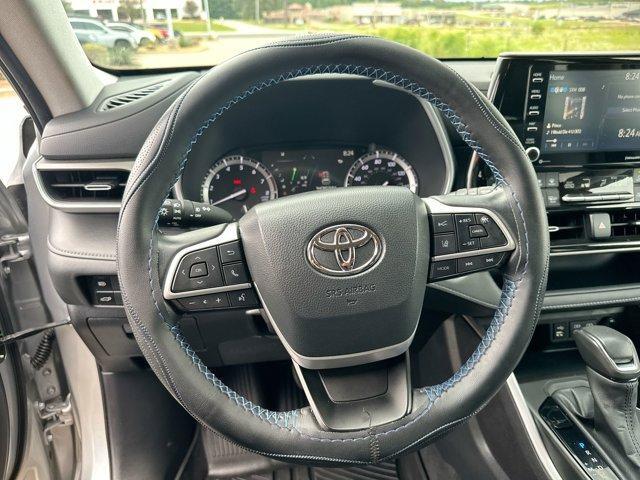 used 2022 Toyota Highlander car, priced at $40,995